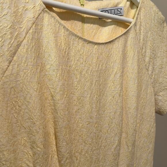 Tailored Pleated Midi Dress with Knot Detail - Picture 8 of 9